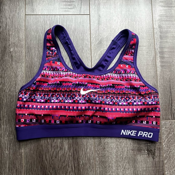 Nike Sports Bra and Shorts - Picture 5 of 6